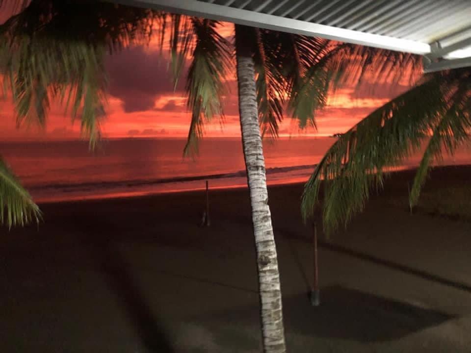 Sunbloom Beachfront Hotel And Restaurant Zambales Sinabacan 外观 照片