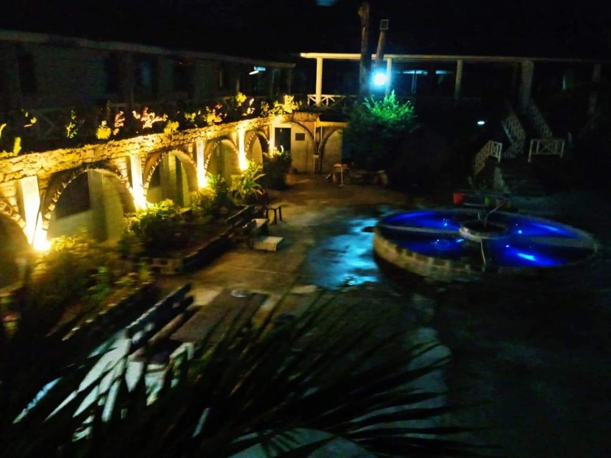 Sunbloom Beachfront Hotel And Restaurant Zambales Sinabacan 外观 照片