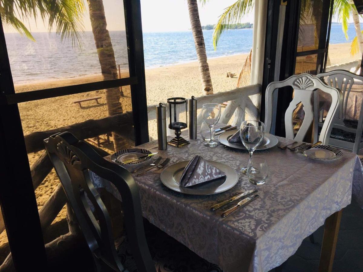 Sunbloom Beachfront Hotel And Restaurant Zambales Sinabacan 外观 照片