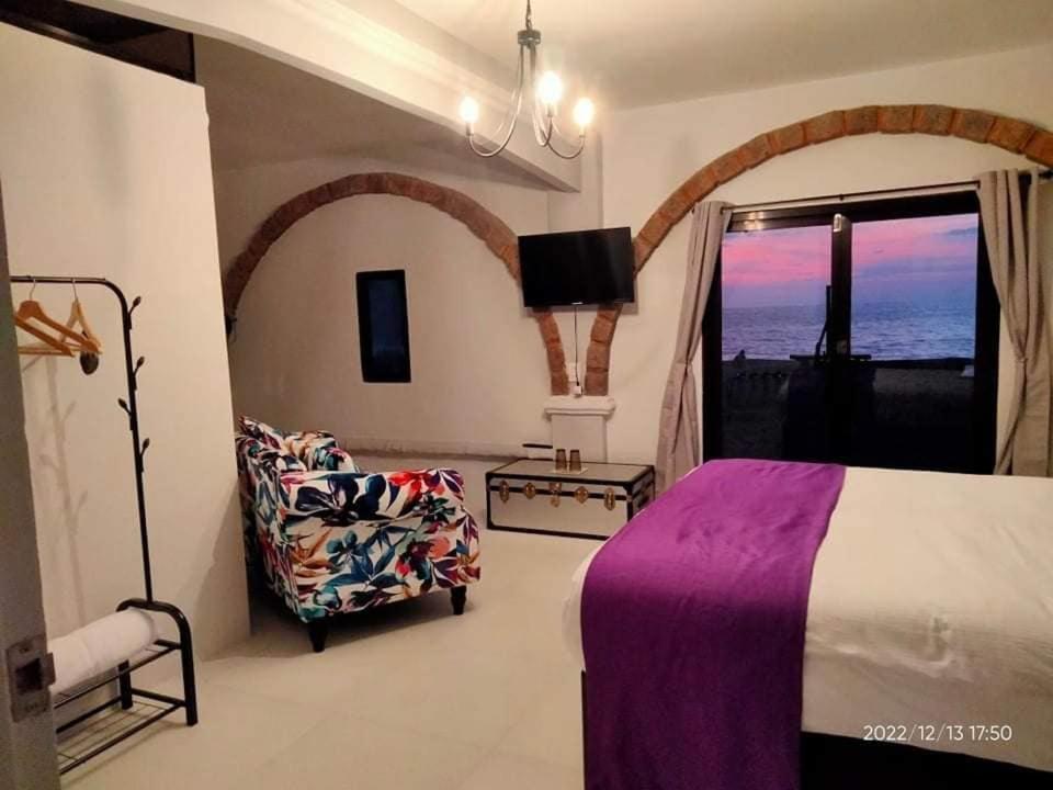 Sunbloom Beachfront Hotel And Restaurant Zambales Sinabacan 外观 照片