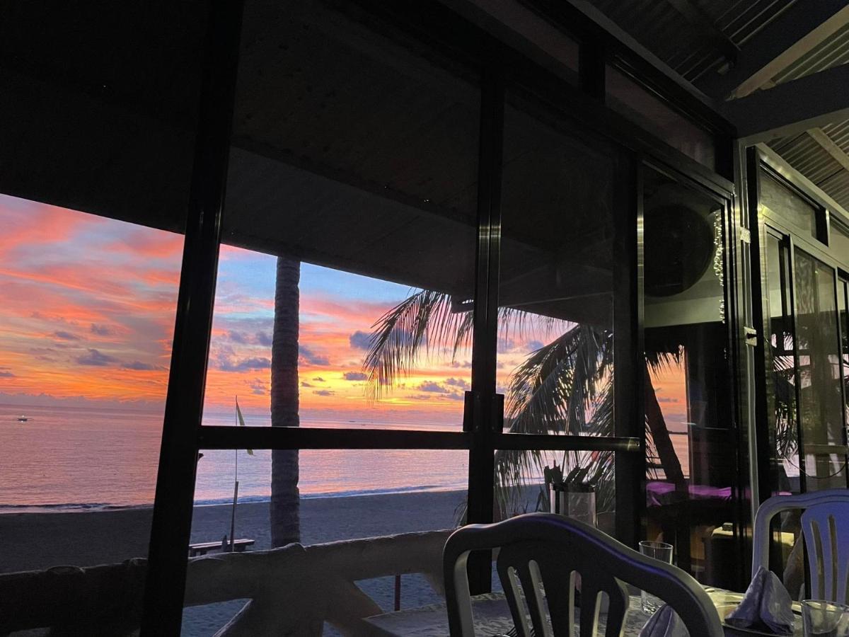 Sunbloom Beachfront Hotel And Restaurant Zambales Sinabacan 外观 照片