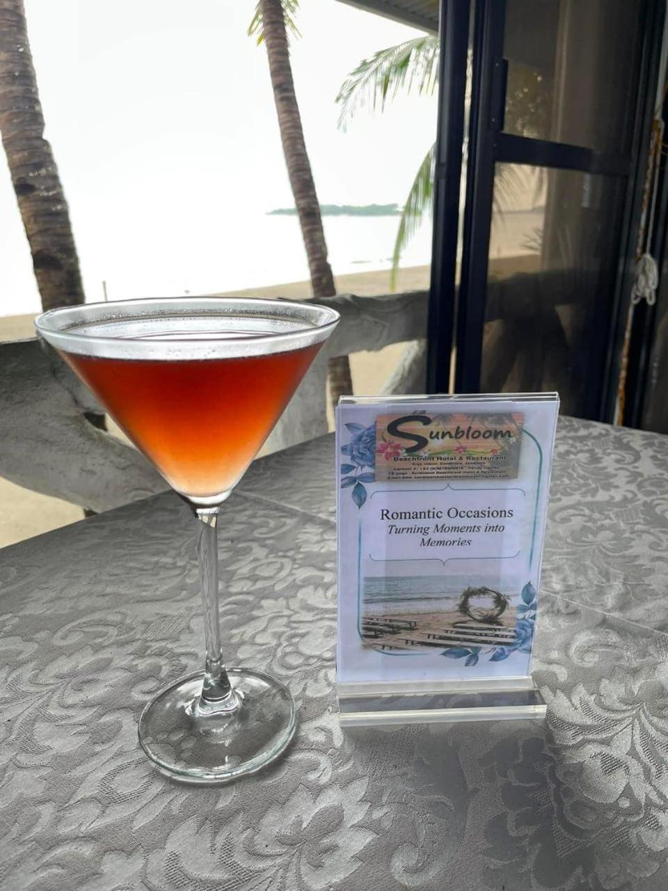 Sunbloom Beachfront Hotel And Restaurant Zambales Sinabacan 外观 照片