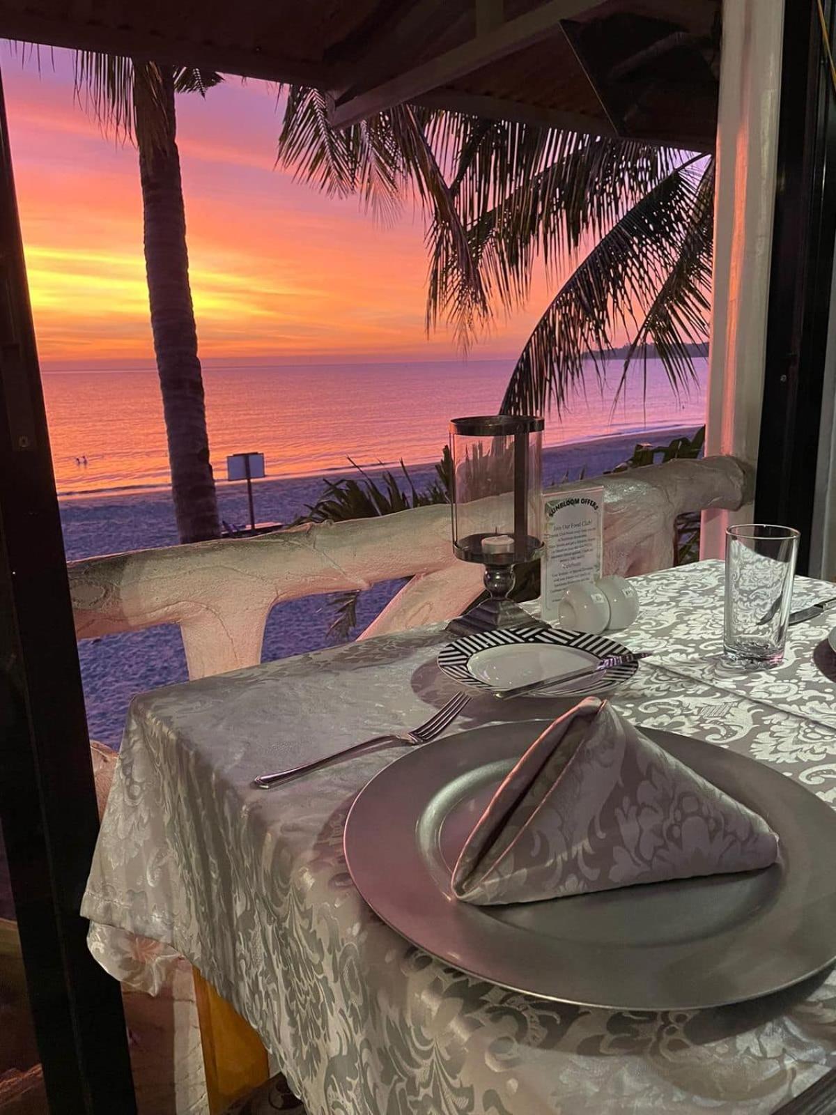 Sunbloom Beachfront Hotel And Restaurant Zambales Sinabacan 外观 照片