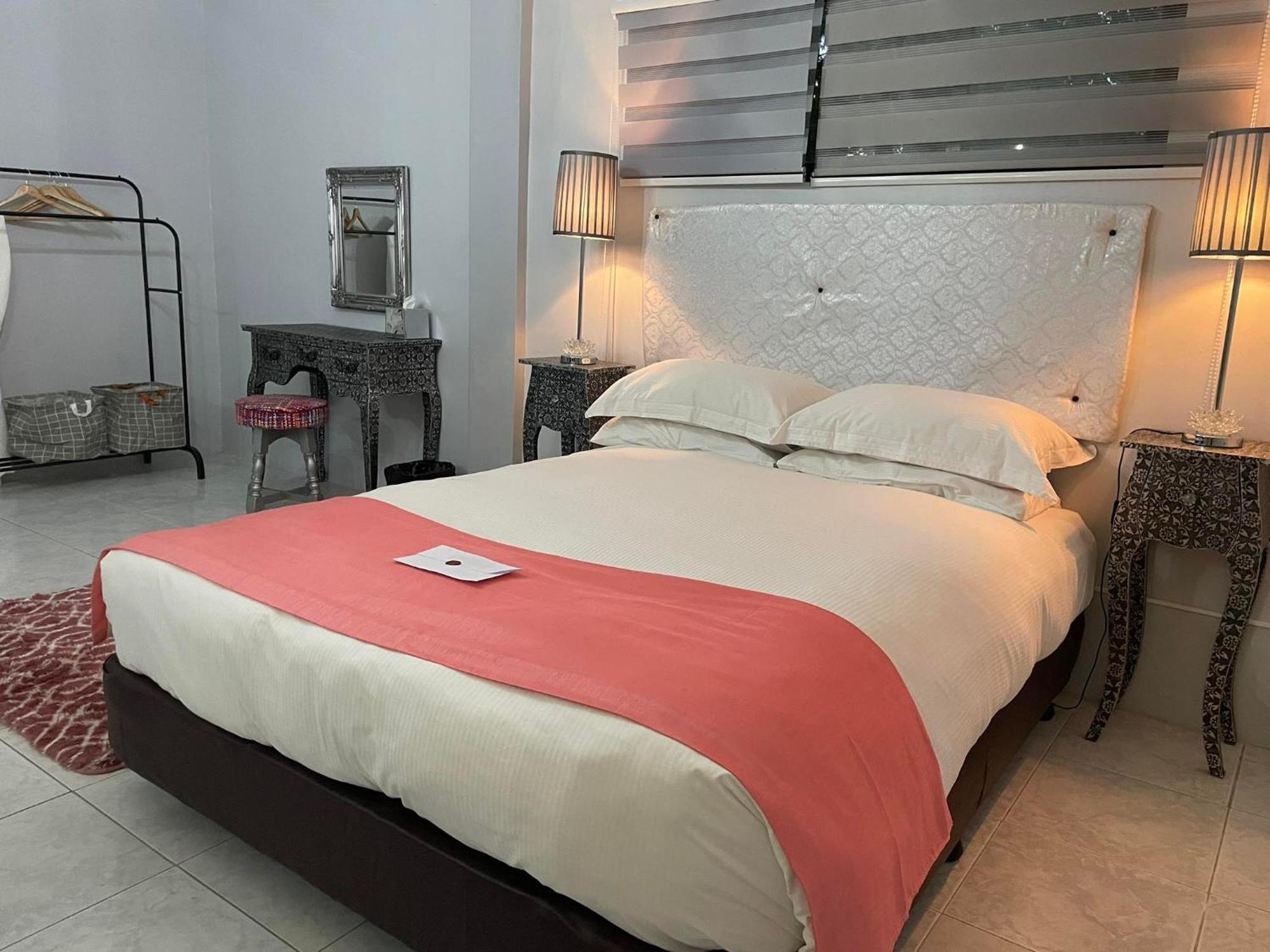 Sunbloom Beachfront Hotel And Restaurant Zambales Sinabacan 外观 照片
