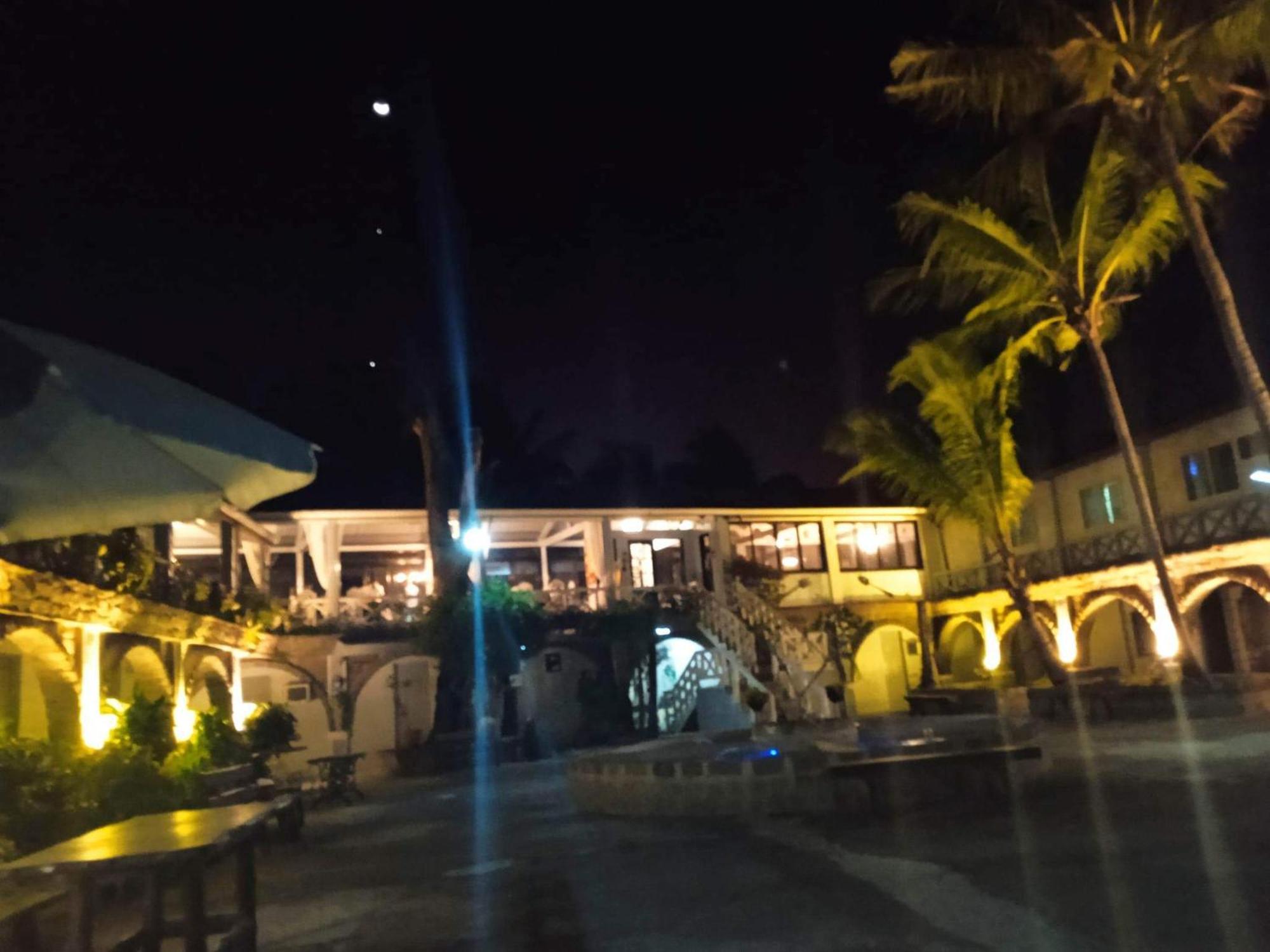 Sunbloom Beachfront Hotel And Restaurant Zambales Sinabacan 客房 照片