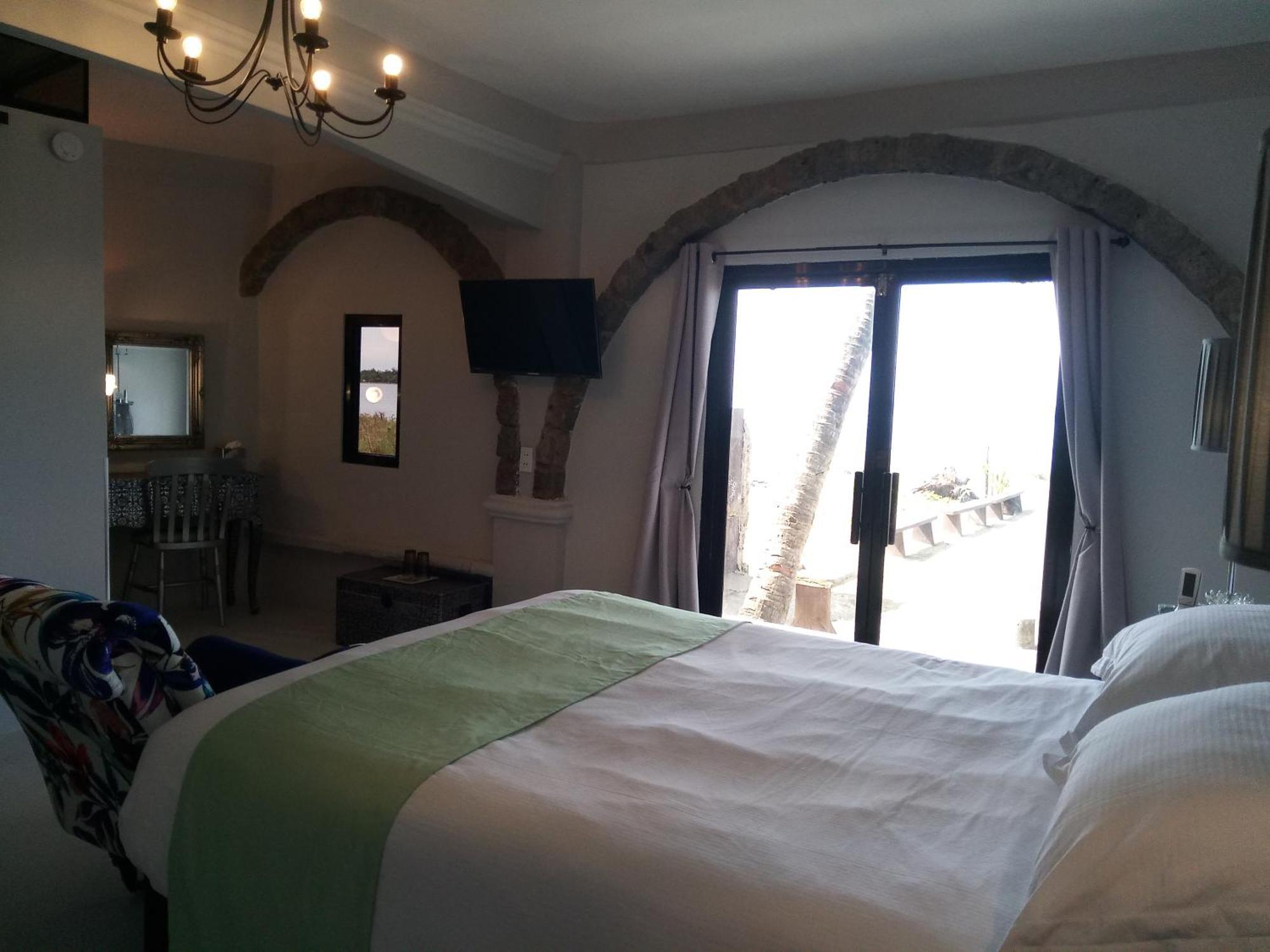 Sunbloom Beachfront Hotel And Restaurant Zambales Sinabacan 客房 照片